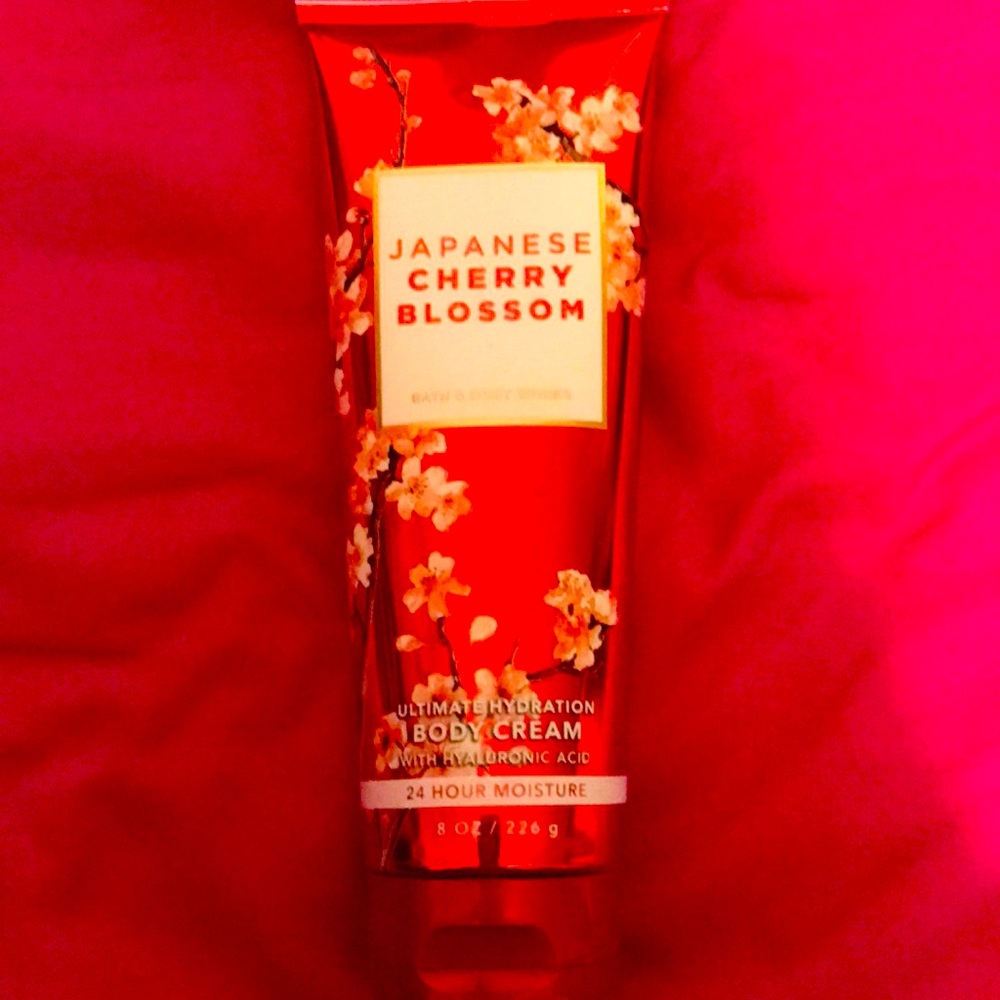 Bath and body Japanese cherry blossom 8 oz